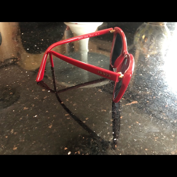 Prada sunglasses - Picture 3 of 3